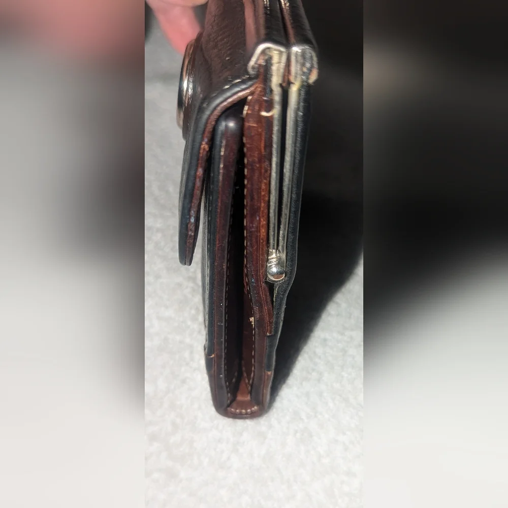 Vintage Dooney and Bourke billfold kisslock wallet
